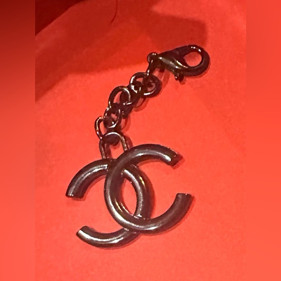 💋Accessory Chanel Style - Bag Charm or Key Chain Keychain. Black Metal - Picture 1 of 1